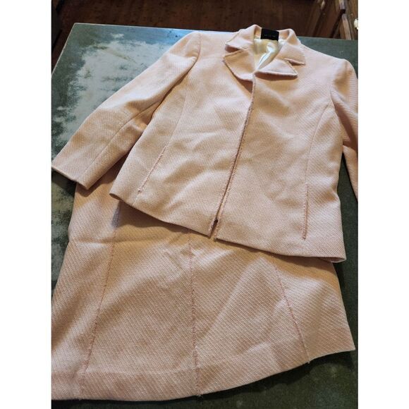 Akris Punto Dresses & Skirts - Akris Punto pale pink jacket&skirt set sz 10/12